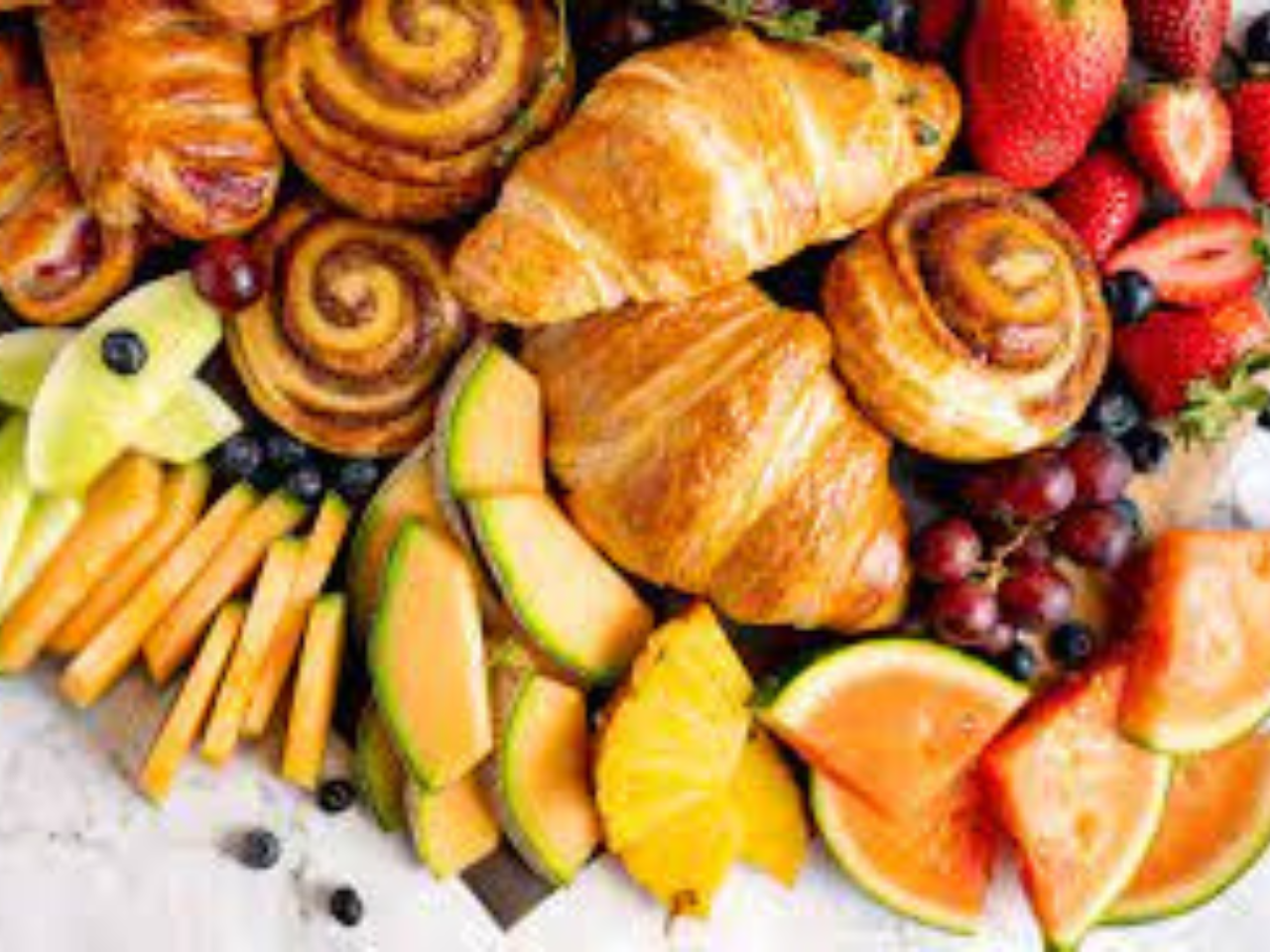 Croissants & seasonal fruit